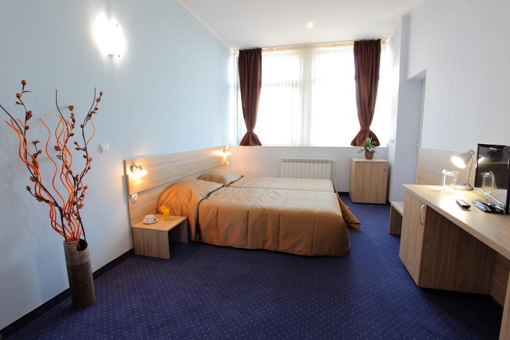 Teodora Palace Hotel Ruse Pokoj fotografie