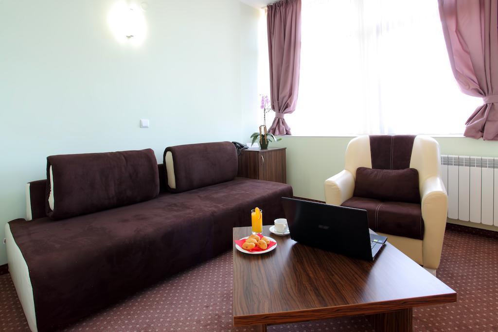 Teodora Palace Hotel Ruse Pokoj fotografie